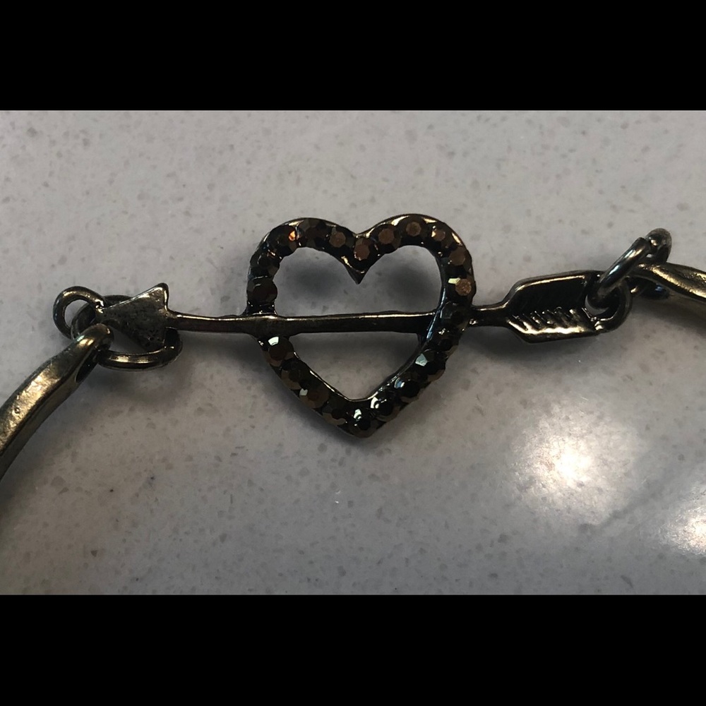 Brand New paparazzi Brass Heart Arrow Bracelet